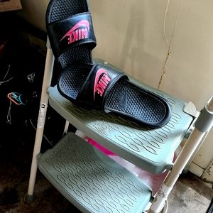 Nike slide on. Nwot worn once. No scuf marks no tears